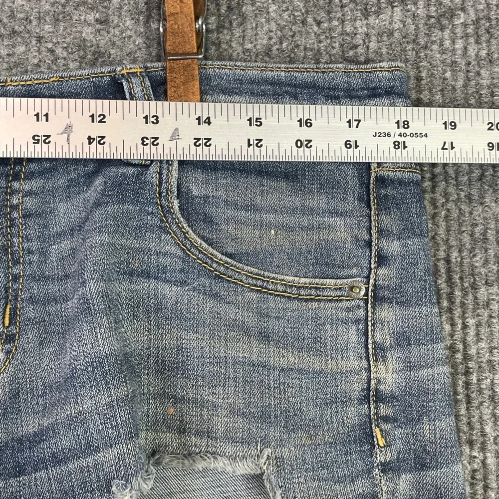 Mossimo Boyfriend Shorts Womens 10/30 Blue Distressed Denim Raw Hem Cutoff